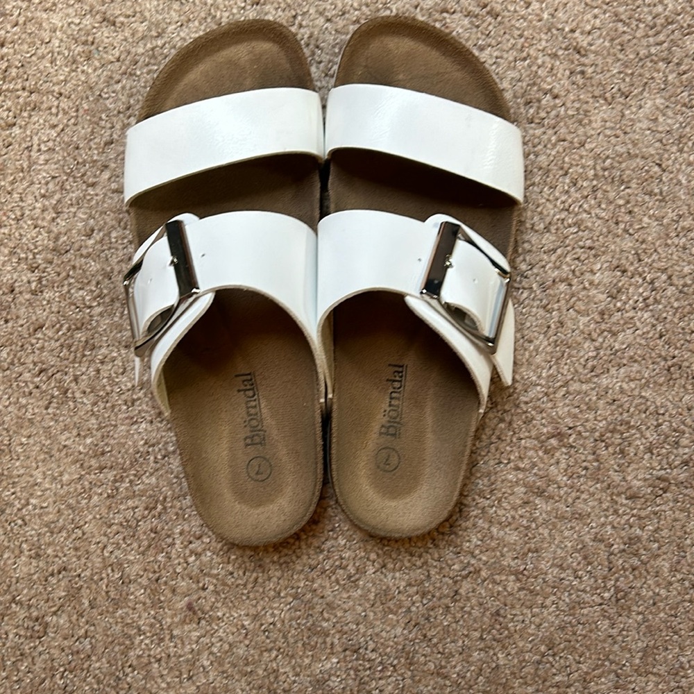 Woman’s Size 7 White Strapped Sandals